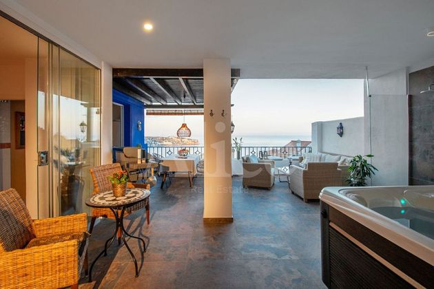 Foto 2 de Casa adossada en venda a calle Encina de 4 habitacions amb terrassa i piscina