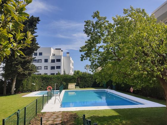 Foto 1 de Venta de piso en Los Jardines de Marbella - La Ermita de 1 habitación con terraza y piscina