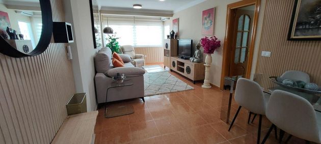 Foto 1 de Alquiler de piso en Los Jardines de Marbella - La Ermita de 3 habitaciones con terraza y muebles
