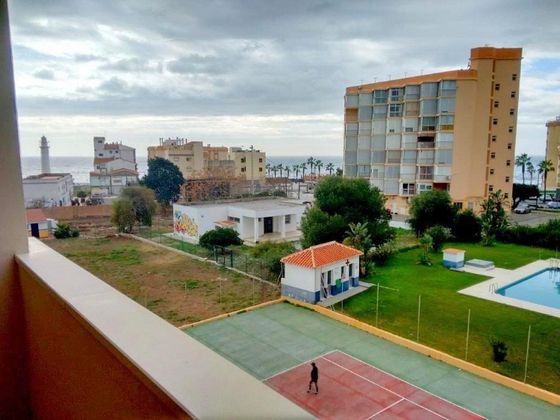 Foto 1 de Alquiler de piso en avenida Del Faro de 2 habitaciones con terraza y piscina