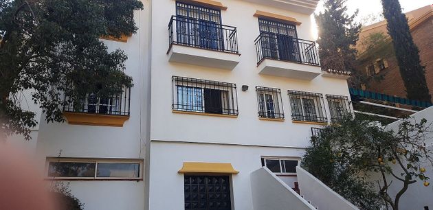 Foto 1 de Venta de casa adosada en Pinares de San Antón de 5 habitaciones con terraza y piscina
