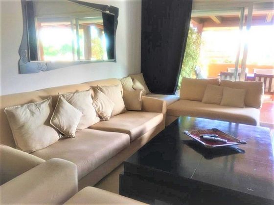 Foto 2 de Ático en alquiler en Nueva Andalucía centro de 4 habitaciones con terraza y piscina
