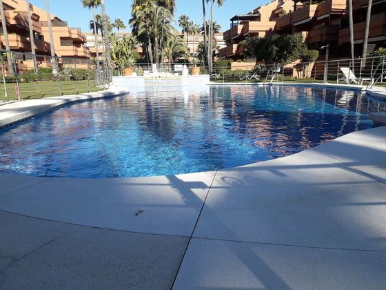 Foto 1 de Pis en lloguer a Nueva Andalucía centro de 4 habitacions amb terrassa i piscina