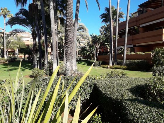 Foto 2 de Piso en alquiler en Nueva Andalucía centro de 4 habitaciones con terraza y piscina