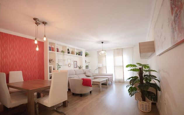 Foto 1 de Piso en venta en Melilla de 4 habitaciones con garaje y aire acondicionado