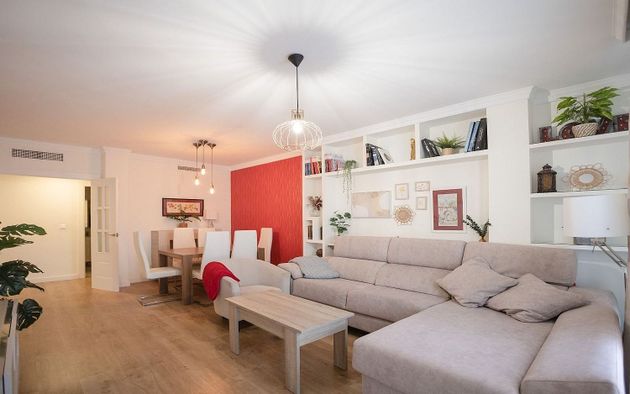 Foto 2 de Piso en venta en Melilla de 4 habitaciones con garaje y aire acondicionado