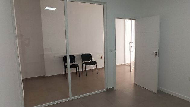 Foto 2 de Alquiler de oficina en calle Tcoronel Romero Baltasar de 60 m²