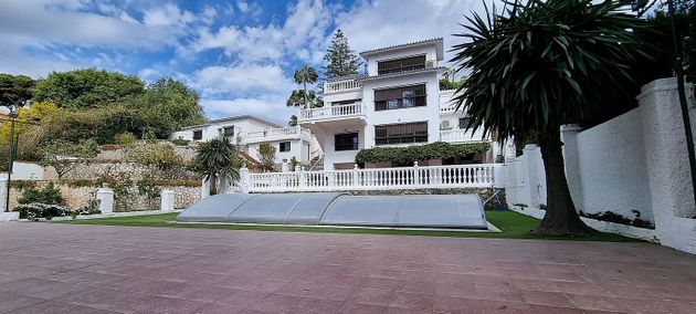 Foto 2 de Xalet en venda a El Candado - El Palo de 9 habitacions amb terrassa i piscina