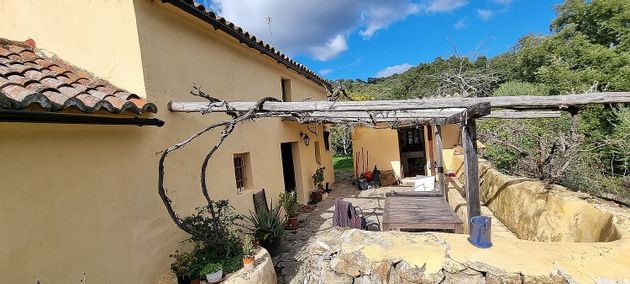 Foto 2 de Venta de casa en Cortes de la Frontera de 2 habitaciones con terraza y jardín