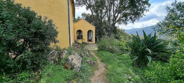 Foto 1 de Venta de casa en Cortes de la Frontera de 2 habitaciones con terraza y jardín