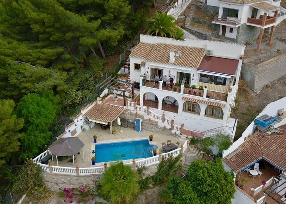 Foto 2 de Casa en venda a Velilla-Taramay de 4 habitacions amb terrassa i piscina