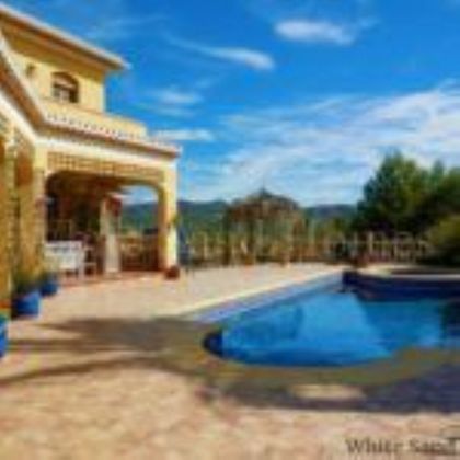 Foto 2 de Xalet en venda a Benicolet de 8 habitacions amb terrassa i piscina