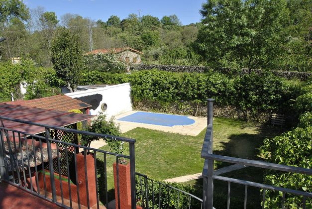 Foto 2 de Casa en venda a Casas del Castañar de 3 habitacions amb terrassa i piscina