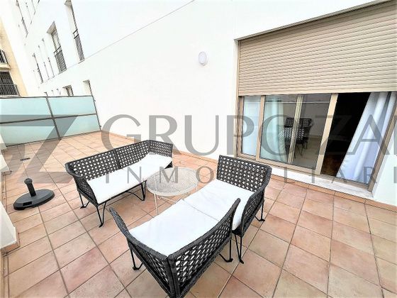 Foto 1 de Piso en alquiler en La Roqueta de 1 habitación con terraza y piscina