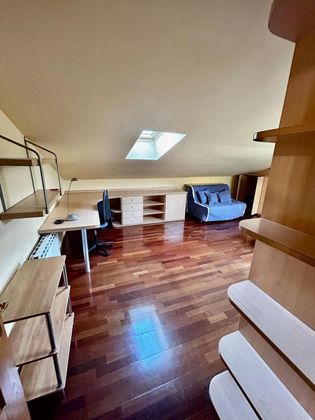 Foto 2 de Dúplex en alquiler en calle De la Cámara de 4 habitaciones con muebles y balcón