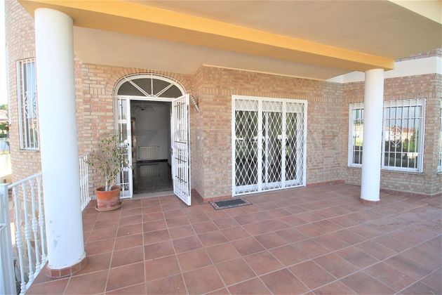 Foto 1 de Chalet en venta en Riba-roja de Túria de 5 habitaciones con terraza y piscina