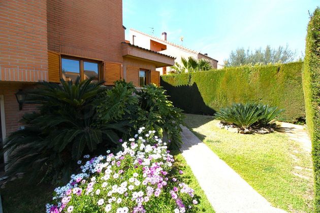 Foto 1 de Venta de casa adosada en Mas Camarena de 5 habitaciones con terraza y piscina