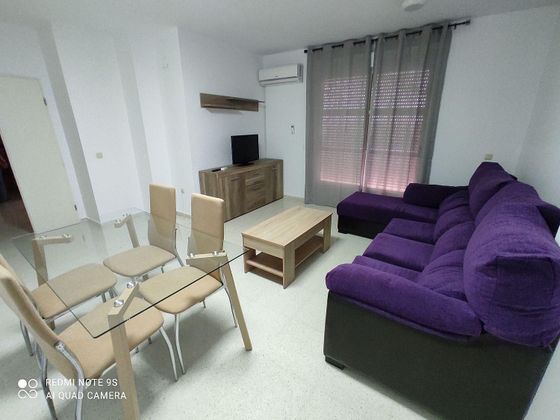 Foto 1 de Piso en alquiler en Oeste de 3 habitaciones con terraza y muebles
