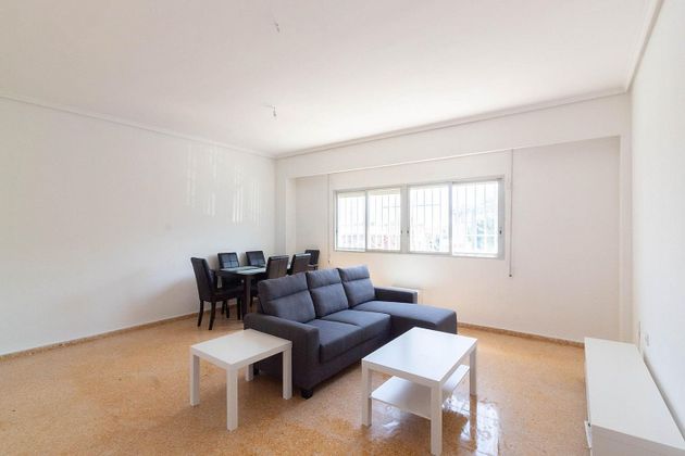 Foto 1 de Alquiler de piso en calle Del Timó de 3 habitaciones con terraza y muebles