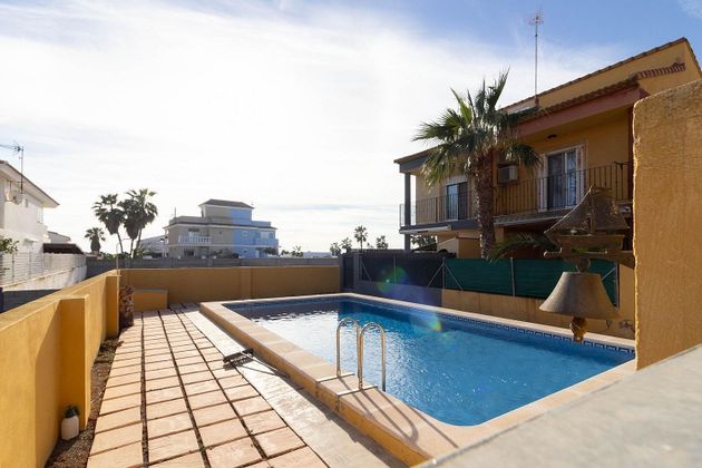 Foto 2 de Casa en venda a La Torre - Playa de Chilches de 4 habitacions amb terrassa i piscina