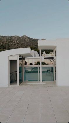 Foto 2 de Casa en venda a Sierra Blanca de 4 habitacions amb terrassa i piscina