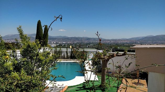 Foto 1 de Casa en venta en Ogíjares de 5 habitaciones con terraza y piscina
