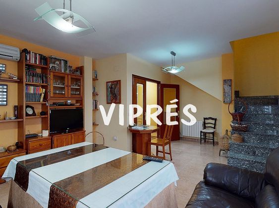 Foto 2 de Casa en venda a La Cañada de 5 habitacions amb terrassa i garatge