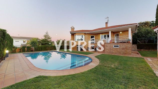 Foto 1 de Xalet en venda a Ceres Golf de 4 habitacions amb terrassa i piscina