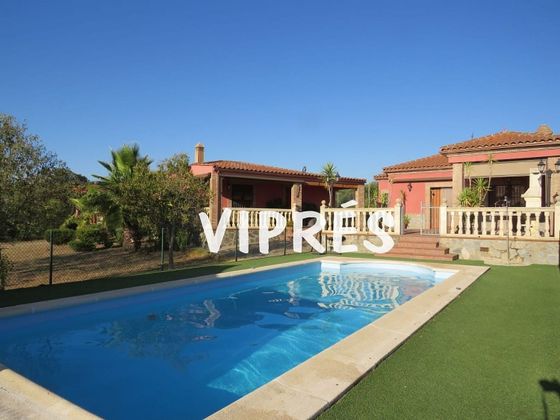 Foto 1 de Venta de casa en Arroyo de la Luz de 3 habitaciones con terraza y piscina