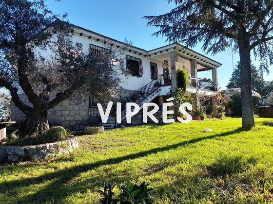 Foto 1 de Chalet en venta en Malpartida de Cáceres de 5 habitaciones con terraza y jardín