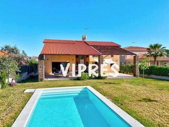 Foto 1 de Xalet en venda a Malpartida de Cáceres de 4 habitacions amb terrassa i piscina