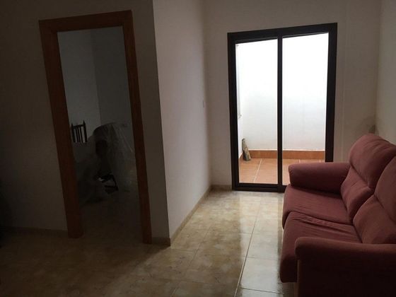 Foto 2 de Casa en venda a Villanueva Mesía de 4 habitacions amb terrassa i balcó