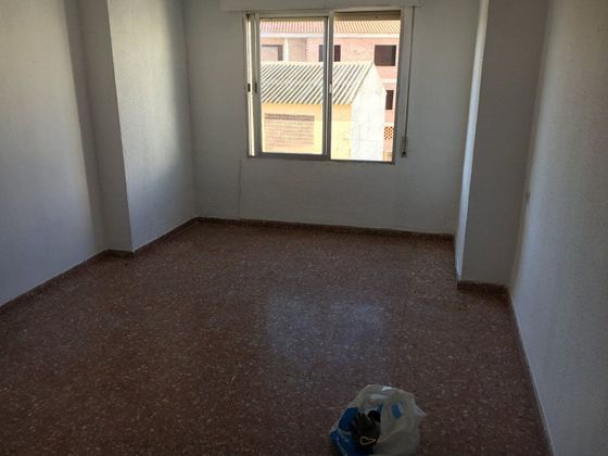 Foto 2 de Pis en venda a Huétor Tájar de 3 habitacions amb garatge i balcó