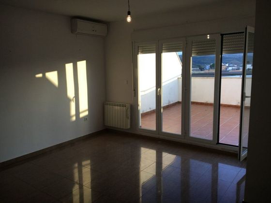 Foto 2 de Venta de piso en Huétor Tájar de 2 habitaciones con terraza y garaje