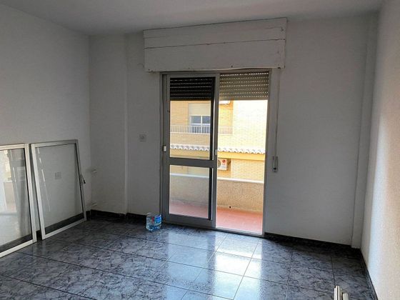 Foto 1 de Venta de piso en Huétor Tájar de 4 habitaciones con calefacción y ascensor