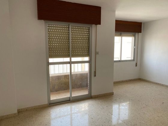 Foto 2 de Venta de piso en Huétor Tájar de 3 habitaciones con terraza