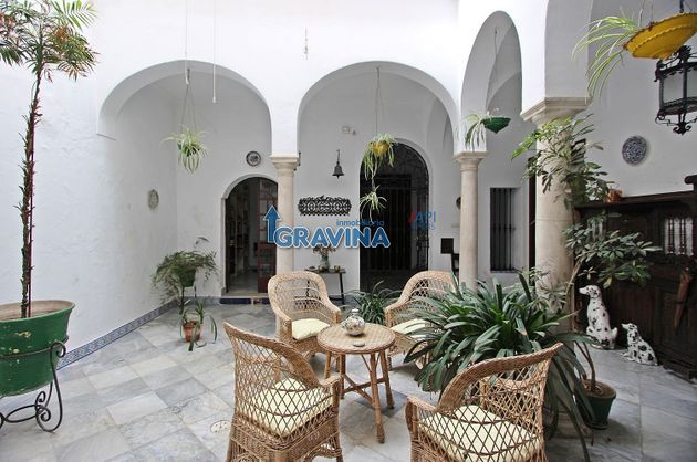 Foto 2 de Casa adossada en venda a Encarnación - Regina de 6 habitacions amb terrassa i balcó