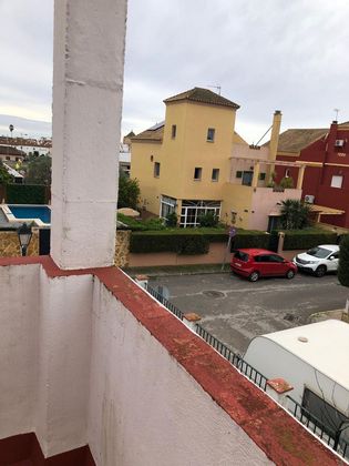Foto 2 de Venta de chalet en Salteras de 4 habitaciones con terraza y aire acondicionado
