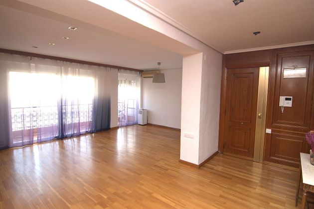 Foto 1 de Alquiler de piso en calle Del Mestre Guerrero de 4 habitaciones con terraza y calefacción