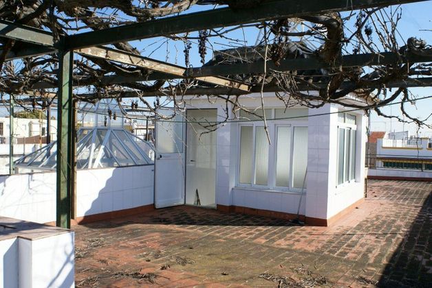 Foto 1 de Xalet en venda a Lora del Río de 4 habitacions amb terrassa