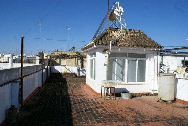 Foto 2 de Xalet en venda a Lora del Río de 4 habitacions amb terrassa