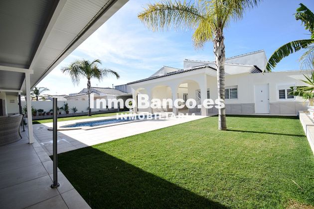 Foto 2 de Venta de casa en Olocau de 6 habitaciones con piscina y jardín