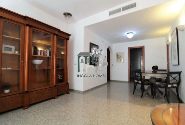Foto 2 de Piso en alquiler en Ensanche Centro - Puerto de 1 habitación con muebles y aire acondicionado