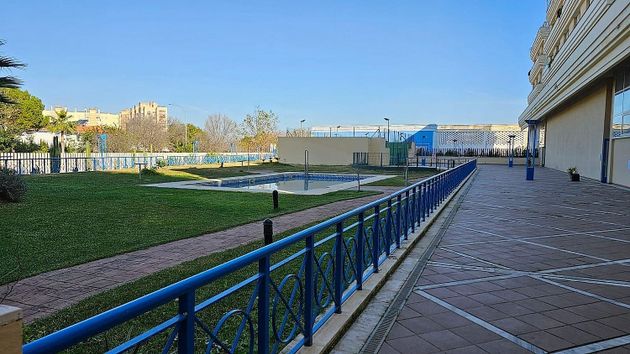 Foto 1 de Estudi en venda a Parque Alcosa - Jardines del Edén amb piscina i garatge
