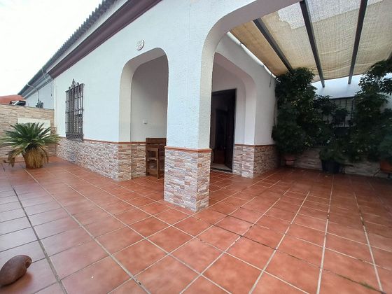 Foto 1 de Venta de chalet en Rinconada (La) de 3 habitaciones con terraza y jardín