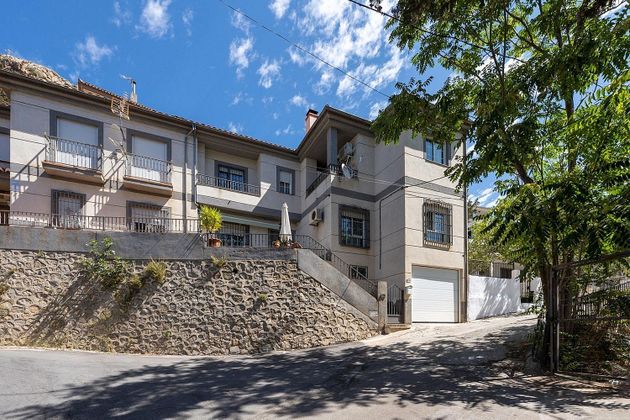 Foto 1 de Casa en venda a Cogollos de la Vega de 6 habitacions amb jardí i balcó
