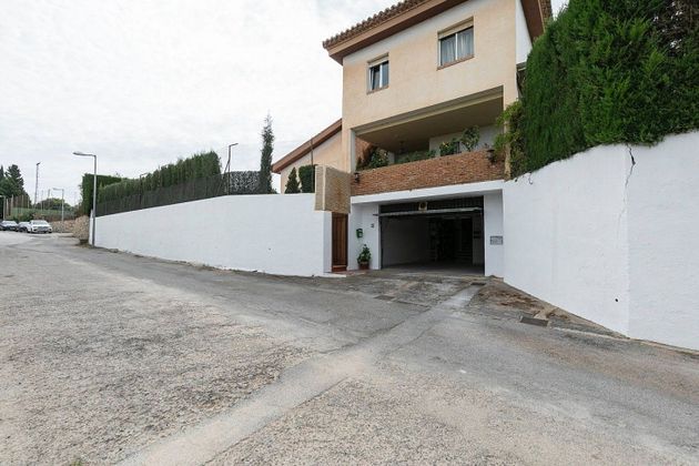Foto 1 de Venta de chalet en Alhendín de 4 habitaciones con piscina y garaje