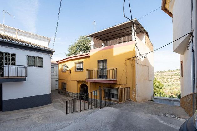 Foto 1 de Venta de casa en Cogollos de la Vega de 6 habitaciones con terraza y balcón
