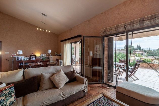 Foto 2 de Casa en venta en Alfacar de 4 habitaciones con terraza y piscina