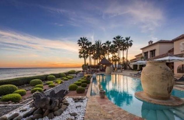 Foto 2 de Xalet en venda a Playa Bajadilla - Puertos de 7 habitacions amb terrassa i piscina